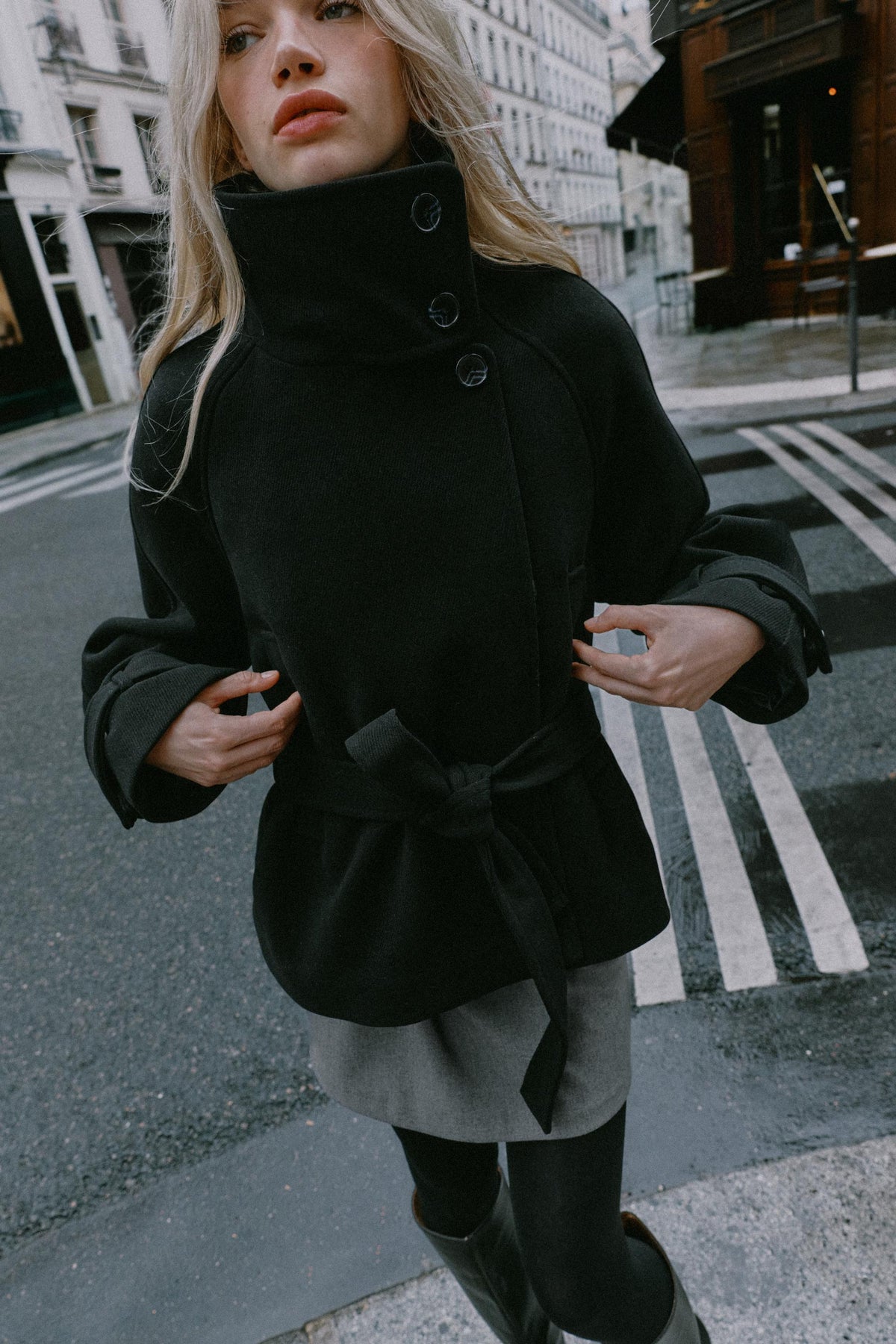 #121315, Noir